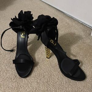 F5J Women’s Heels, Flower Back Design Gold Colored Heel, Great Condition! Size 6